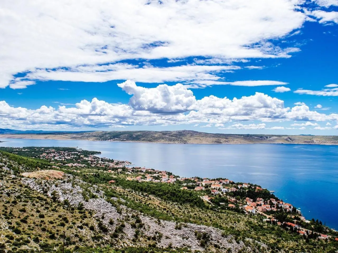 Simplistic Apartment In Starigrad Near Sea