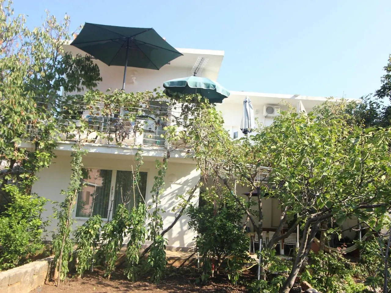 Simplistic Apartment In Starigrad Near Sea