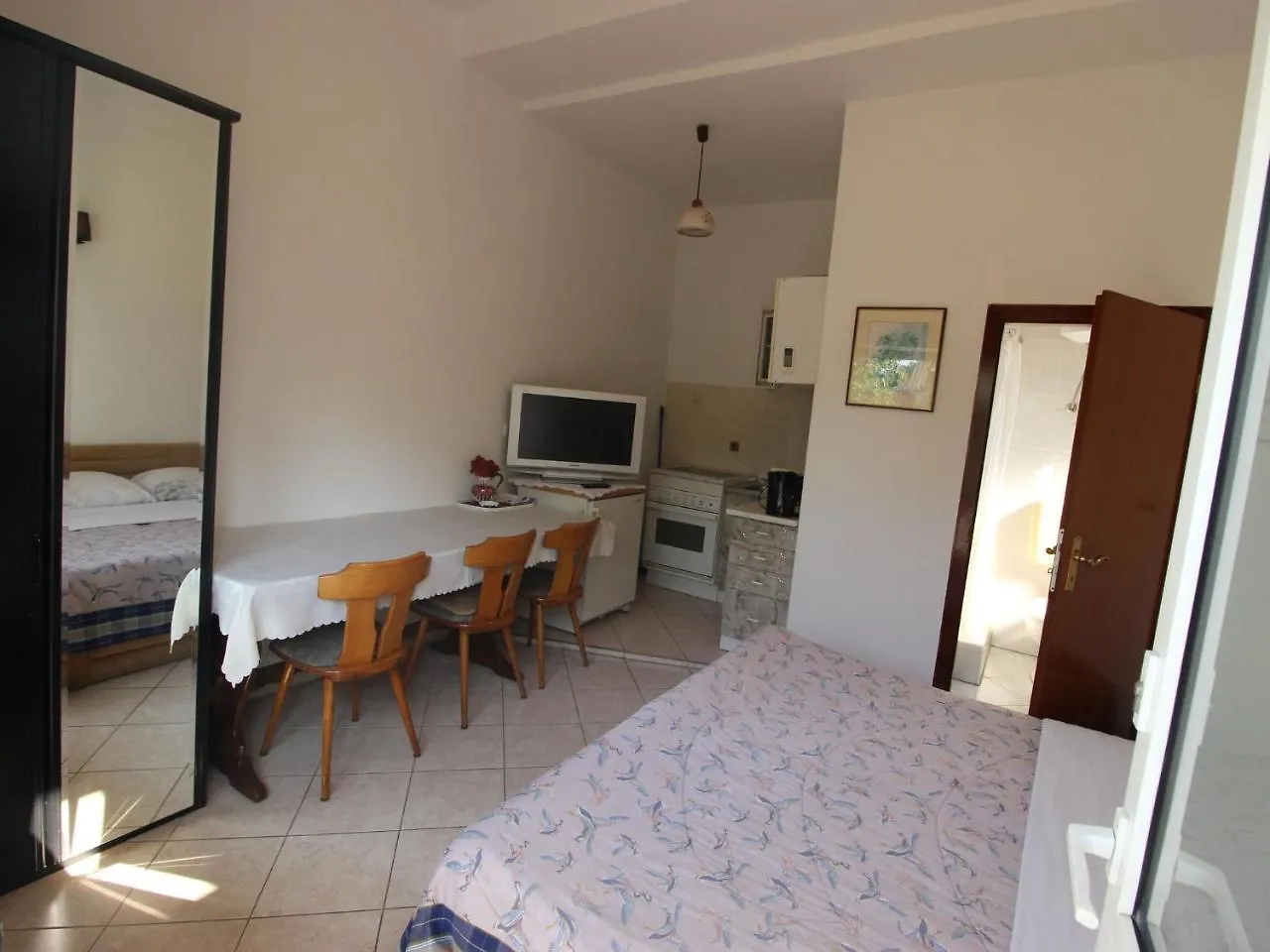 Simplistic Apartment In Starigrad Near Sea