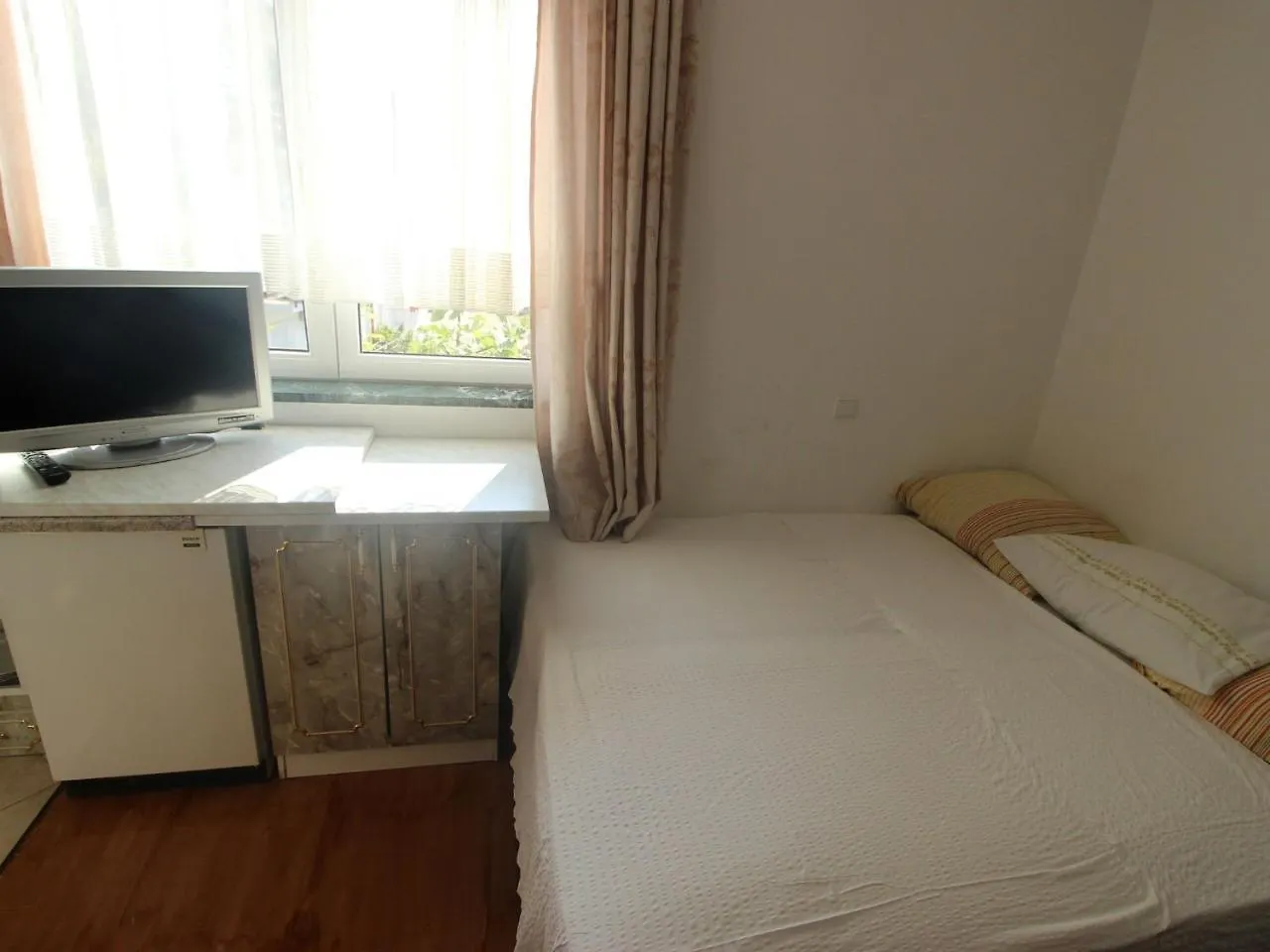 Simplistic Apartment In Starigrad Near Sea